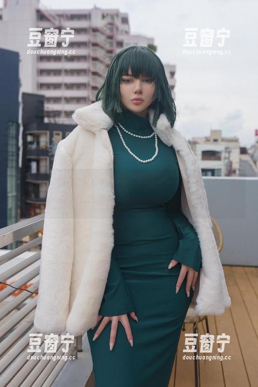 Alina Becker连衣裙图包，穿上它，你就能拥有一丝丝无意间引发的关注？